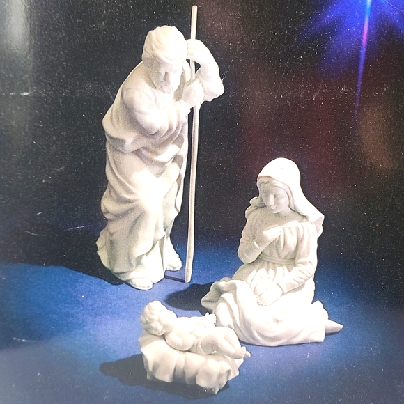 1991 Avon Nativity  Collectibles. Holy Family Three Porcelain Figurines. - Picture 4 of 9